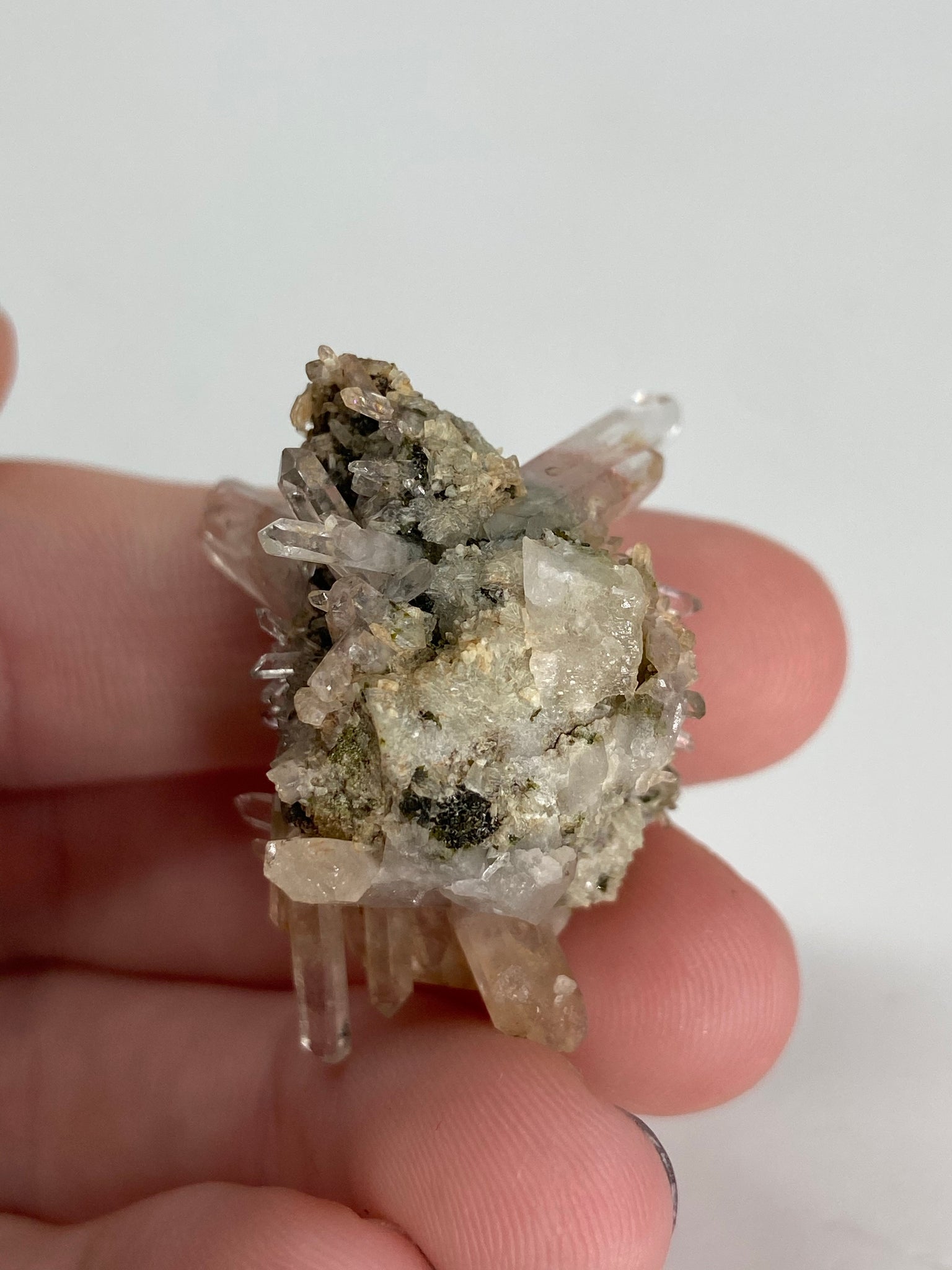 Quartz cluster on matrix